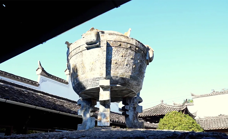 龍泉顏色如霜雪，良工咨嗟嘆奇絕【龍泉寶劍廠(chǎng)】